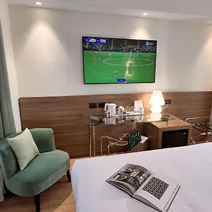 Western 4*, Milano Italia